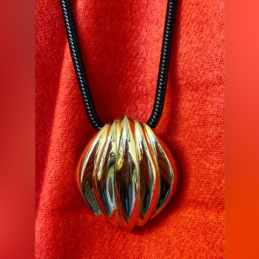 CCi necklace, goldtone pendant w/black metal chain